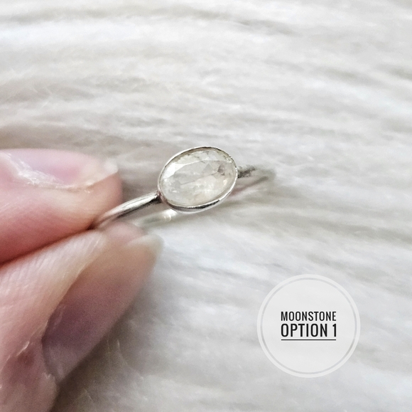 925 Size 5 Gemstone Ring - Picture 2 of 4